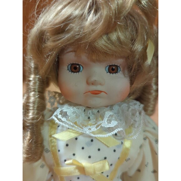 Heritage Mint Porcelain Doll 16” Amanda Yellow Dress Blonde Curly Hair Vintage - Picture 3 of 12